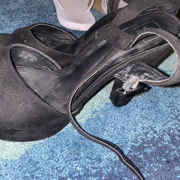 Platform heels - Picture 2 of 2